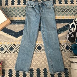 Abercrombie & Fitch The Straight Mid Rise Jean